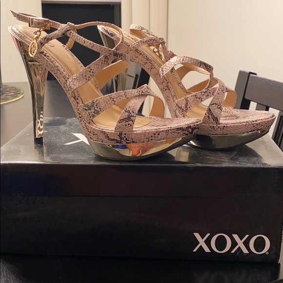 Strappy platform sandals - Picture 1 of 5